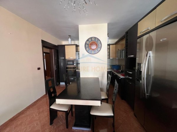 Tirane, jepet me qera apartament 3+1 Kati 6, 105 m² 700 € (UNAZA E RE)