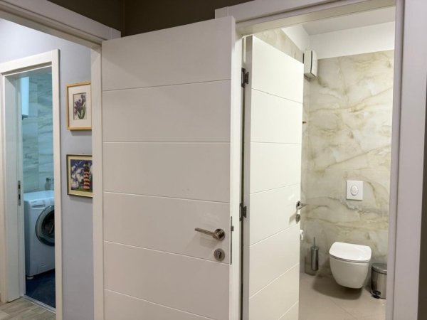 Tirane, jepet me qera apartament 2+1 Kati 2, 115 m² 600 € (xhanfize keko)