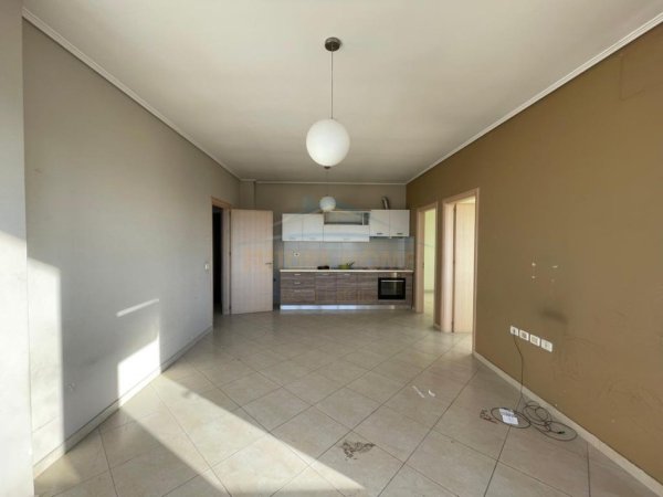 Tirane, shitet apartament 2+1+Ballkon Kati 8, 91 m² 130.000 € (Unaza e Re/Astir)
