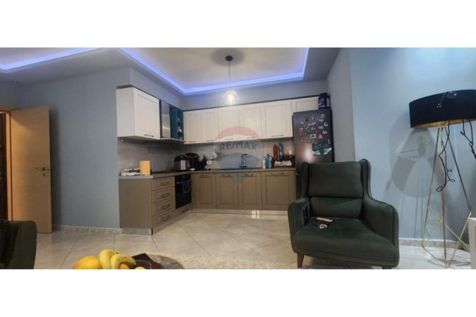 Tirane, shitet apartament 2+1+Ballkon Kati 3, 91 m² 160.000 € (Rruga e Thesarit)