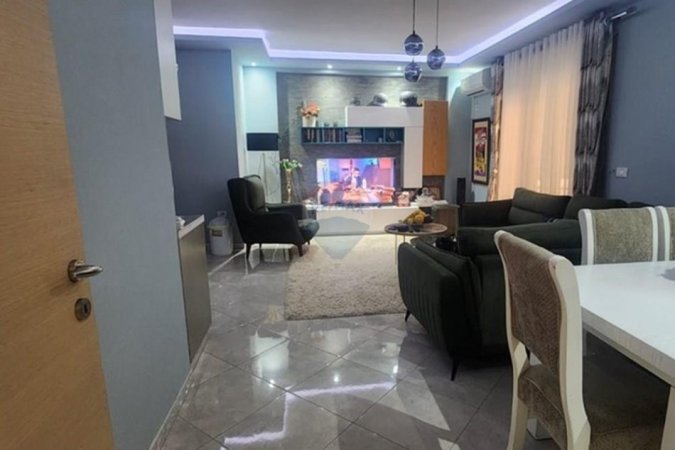 Tirane, shitet apartament 2+1+Ballkon Kati 3, 91 m² 160.000 € (Rruga e Thesarit)