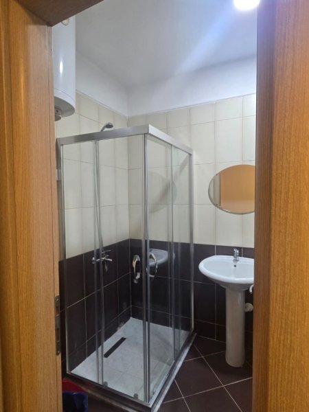 Tirane, jepet me qera apartament 2+1 Kati 5, 118 m² 500 € (yzberisht)