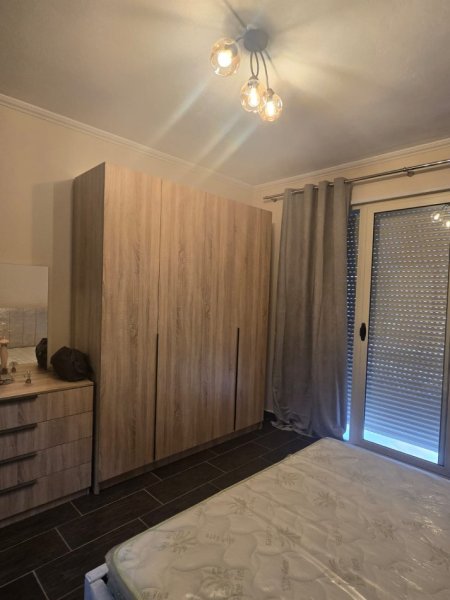 Tirane, jepet me qera apartament 2+1 Kati 5, 118 m² 500 € (yzberisht)