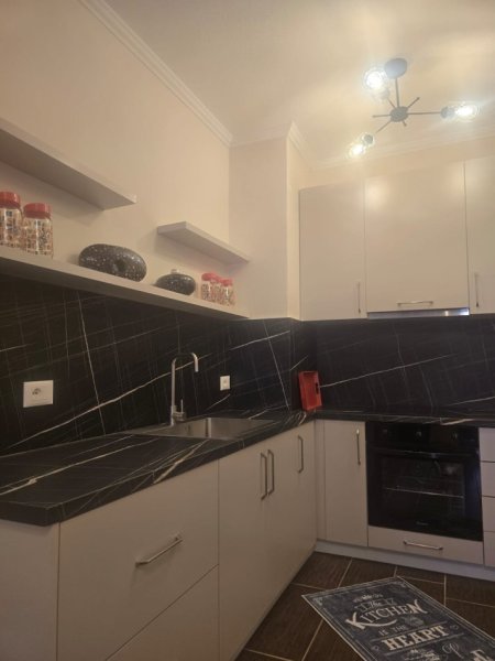 Tirane, jepet me qera apartament 2+1 Kati 5, 118 m² 500 € (yzberisht)