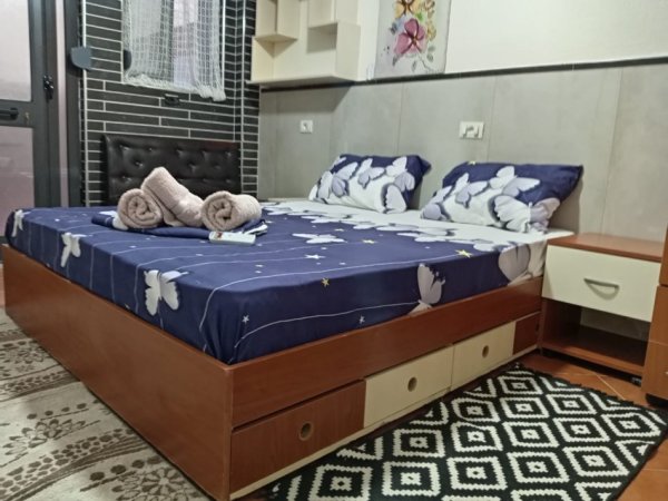 Tirane, jepet me qera apartament 1+1 Kati 1, 55 m² 450 € (stacioni trenit)