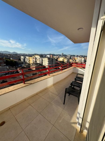 Tirane, jepet me qera apartament 2+1+Aneks+Ballkon Kati 7, 100 m² 550 € (Rruga kongresi manastirit)
