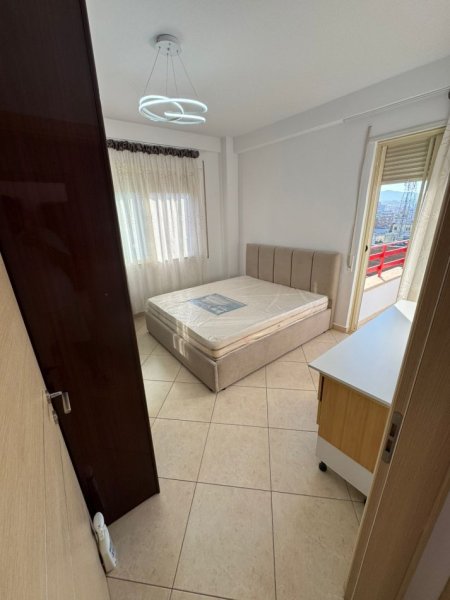 Tirane, jepet me qera apartament 2+1+Aneks+Ballkon Kati 7, 100 m² 550 € (Rruga kongresi manastirit)