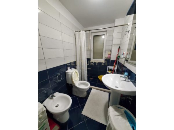Tirane, jepet me qera apartament 2+1 , 90 m² 450 € (FRESK)