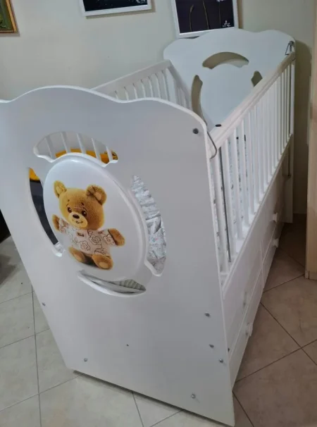 Tirane, shes Krevat bebesh 60 €