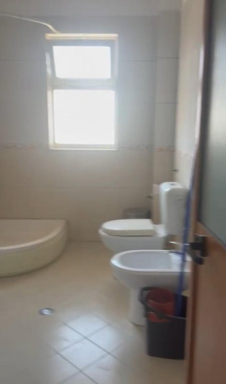 Tirane, jepet me qera apartament 1+1 Kati 2, 65 m² 400 € 