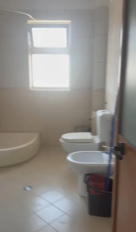 Tirane, jepet me qera apartament 1+1 Kati 2, 65 m² 400 € 