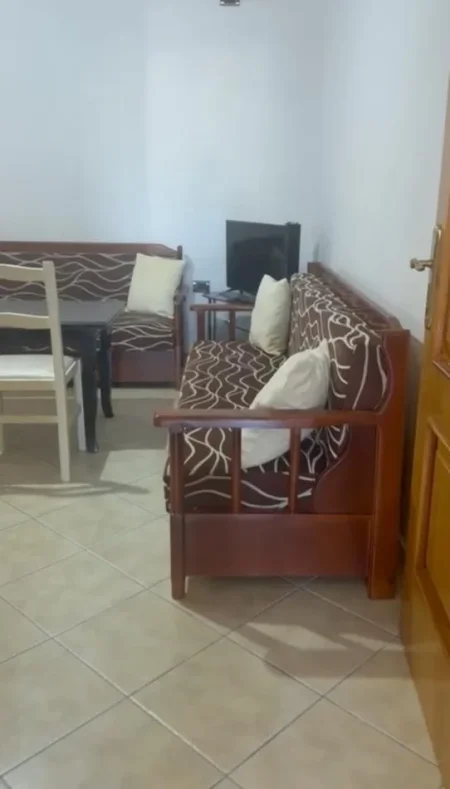 Tirane, jepet me qera apartament 1+1 Kati 2, 65 m² 400 € 