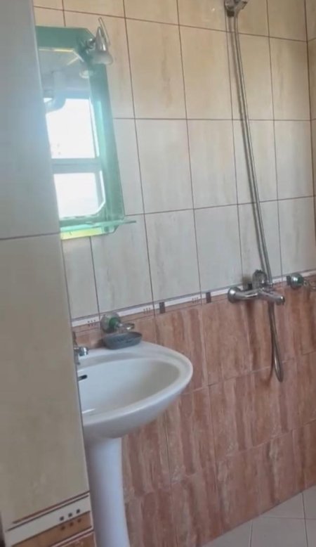 Tirane, jepet me qera apartament 1+1 Kati 2, 65 m² 400 € 