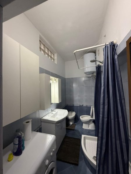 Tirane, jepet me qera apartament 1+1+Ballkon Kati 5, 60 m² 600 € 