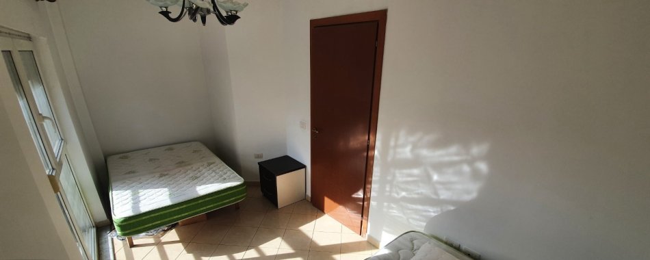Tirane, jepet me qera apartament 2+1+Ballkon Kati 4, 110 m² 550 € 