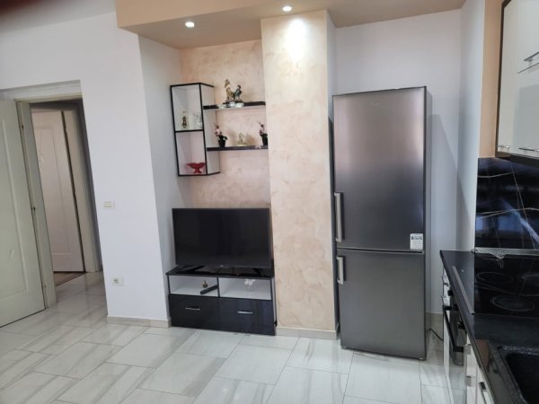 Tirane, jepet me qera apartament 2+1+Ballkon Kati 5, 90 m² 650 € 