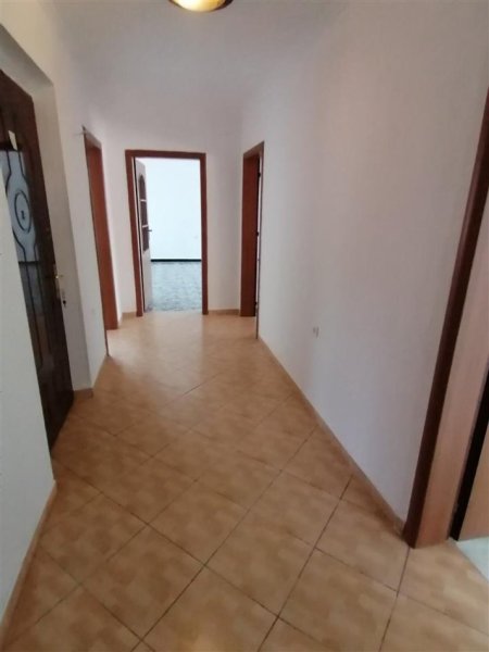 Tirane, jepet me qera apartament 2+1+Ballkon Kati 6, 500 €