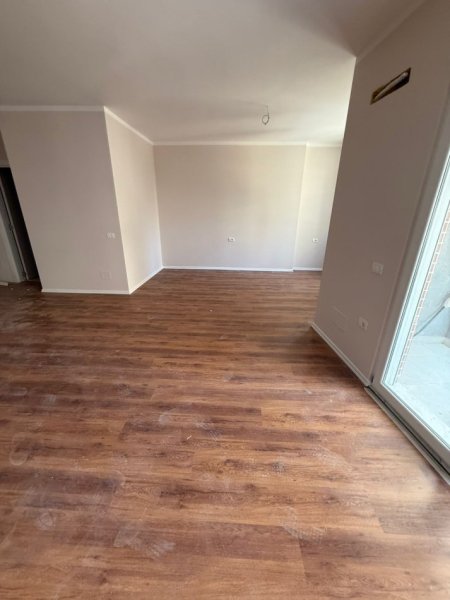 Tirane, jepet me qera apartament 2+1 Kati 2, 800 € 