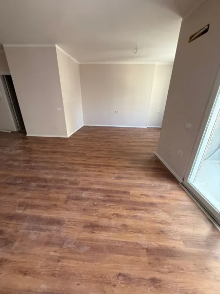 Tirane, jepet me qera apartament 2+1 Kati 2, 800 € 