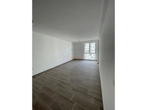 Tirane, shitet apartament 2+1+Aneks+Ballkon Kati 3, 94 m² 113.136 € (Rruga 5 Maji)