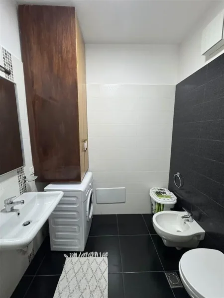 Tirane, jepet me qera apartament 2+1+Ballkon Kati 6, 111 m² 1.000 € (KOMPLEKSI DELIJORGJI)