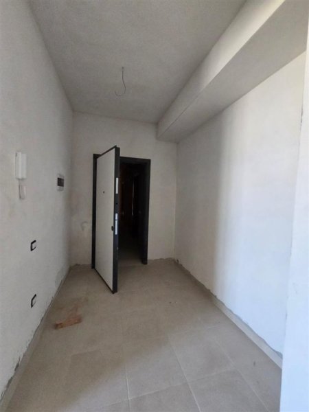 Tirane, shitet garsonier 1+1 Kati 10, 50 m² 84.000 € (GOLDEN PARK 3)