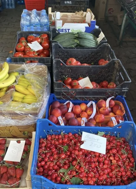 Shqiperi, jepet me qera dyqan Kati përdhe 30 m²