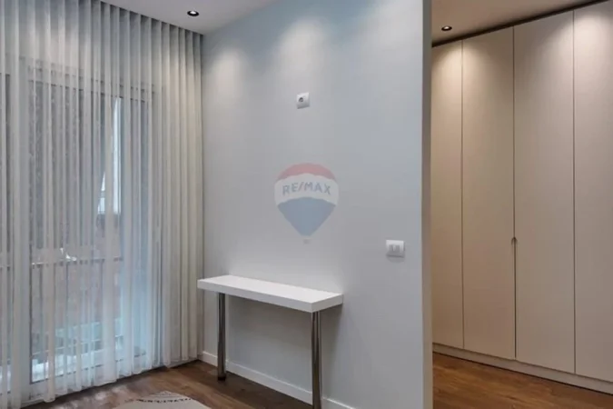 Tirane, jepet me qera Vile , 190 m² 900 € (Qesarak, Rruga Dalip Topi)