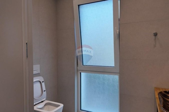 Tirane, jepet me qera Vile , 190 m² 900 € (Qesarak, Rruga Dalip Topi)