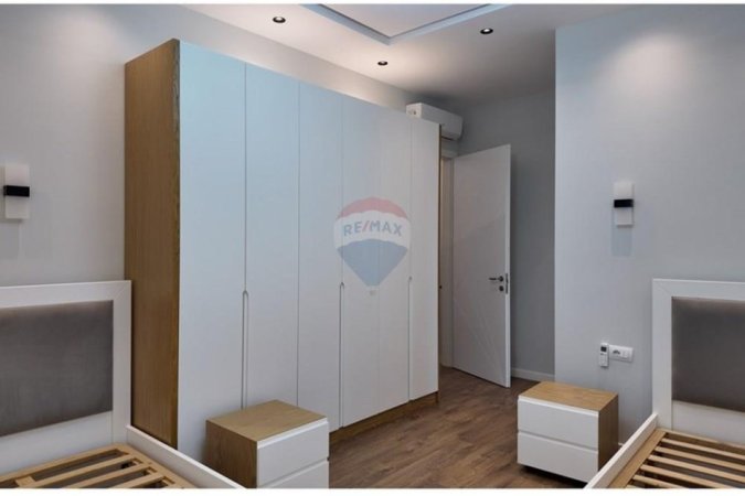 Tirane, jepet me qera Vile , 190 m² 900 € (Qesarak, Rruga Dalip Topi)