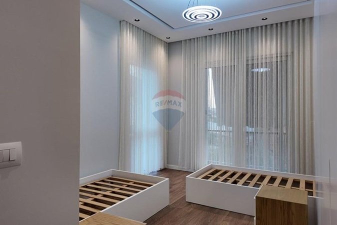 Tirane, jepet me qera Vile , 190 m² 900 € (Qesarak, Rruga Dalip Topi)