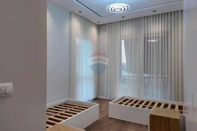Tirane, jepet me qera Vile , 190 m² 900 € (Qesarak, Rruga Dalip Topi)