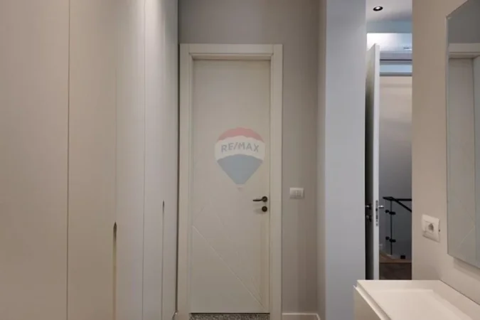 Tirane, jepet me qera Vile , 190 m² 900 € (Qesarak, Rruga Dalip Topi)