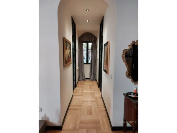 Tirane, jepet me qera apartament 2+1 Kati 1, 100 m² 700 € 