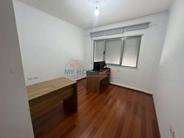 Tirane, jepet me qera zyre Kati 2, 60 m² 900 € (Qender)