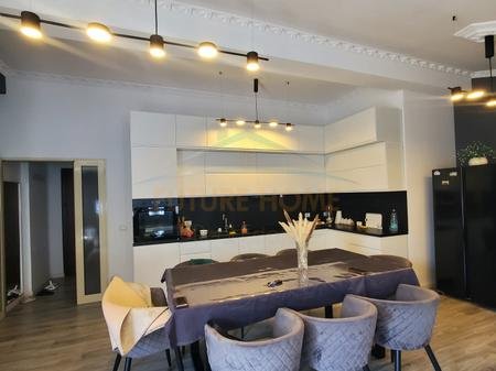 Tirane, shitet apartament 3+1 Kati 5, 125 m² 200.000 € (Fresk)
