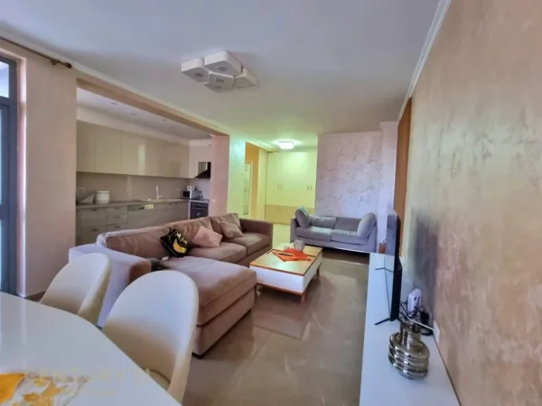 Tirane, jepet me qera apartament 2+1+Ballkon Kati 3, 115 m² 1.300 € 