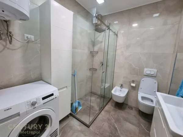 Tirane, jepet me qera apartament 2+1+Ballkon Kati 3, 115 m² 1.300 € 