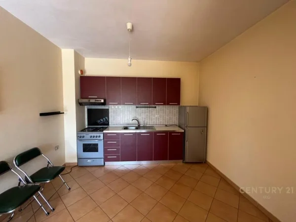 Tirane, jepet me qera apartament 1+1+Ballkon Kati 4, 75 m² 500 € 
