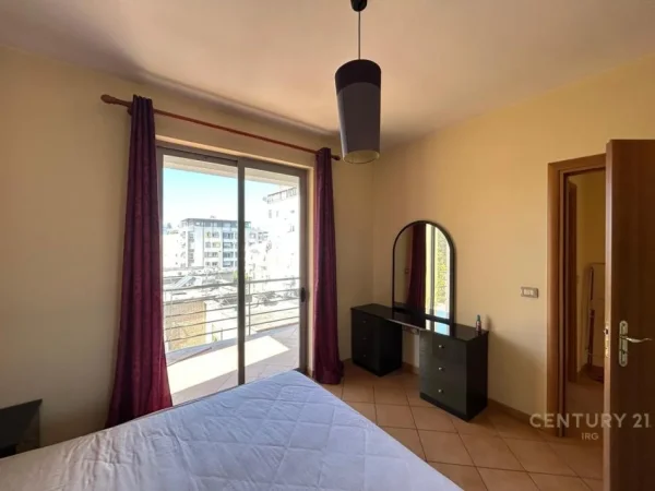 Tirane, jepet me qera apartament 1+1+Ballkon Kati 4, 75 m² 500 € 