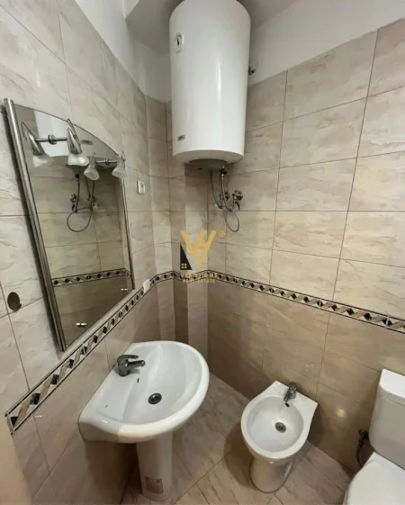 Tirane, jepet me qera apartament 1+1+Ballkon Kati 2, 70 m² 450 € (LIQENI I THATE)