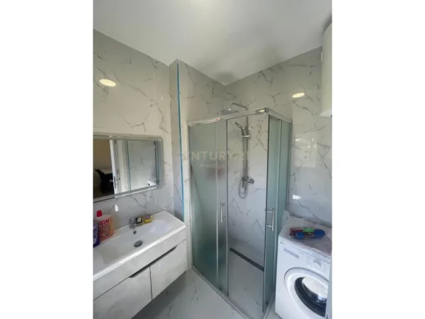 Tirane, jepet me qera apartament 1+1 Kati 1, 46 m² 500 € (Rr.Dhimiter Kamarda)