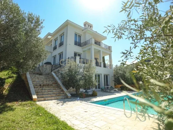 Tirane, jepet me qera Vile 3 Katshe Kati 3, 775 m² 4.500 € 