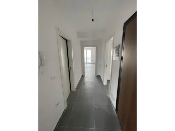 Tirane, shitet apartament 2+1+Aneks+Ballkon Kati 4, 133.080 € (5 maj)