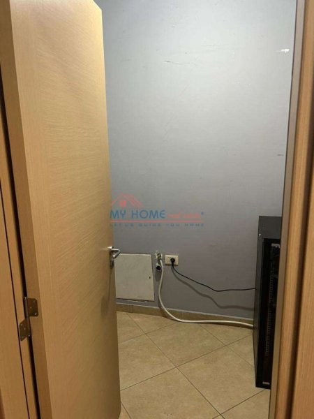 Tirane, jepet me qera zyre Kati 2, 60 m² 900 € (Qender)