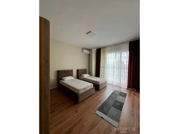 Tirane, jap me qera apartament 5+1 Kati 3, 800 m² 1.600 € 
