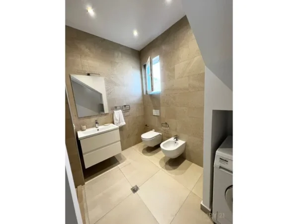 Tirane, jap me qera apartament 5+1 Kati 3, 800 m² 1.600 € 