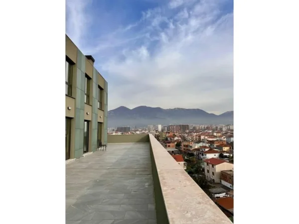 Tirane, jepet me qera ambjent biznesi Kati 6, 360 m² 3.000 € 