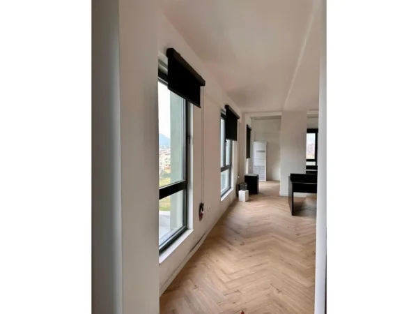 Tirane, jepet me qera ambjent biznesi Kati 6, 360 m² 3.000 € 