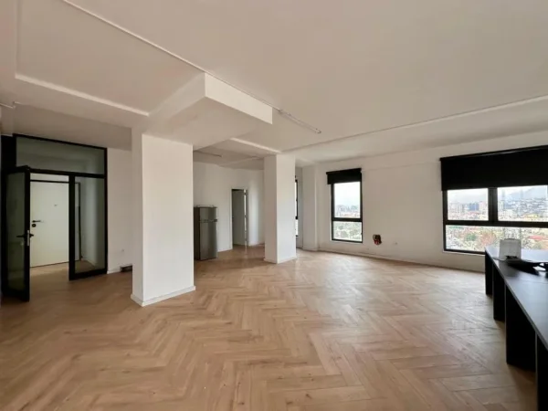 Tirane, jepet me qera ambjent biznesi Kati 6, 360 m² 3.000 € 
